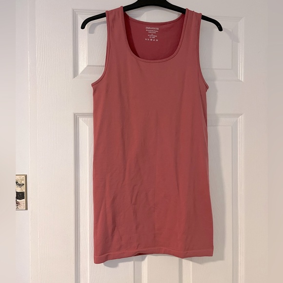 Two fitted maternity tank tops - Picture 3 of 9